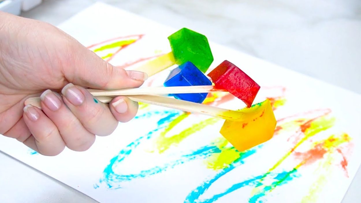 L'activité qui rafraîchira vos enfants : voici 2 idées pour peindre avec des glaçons