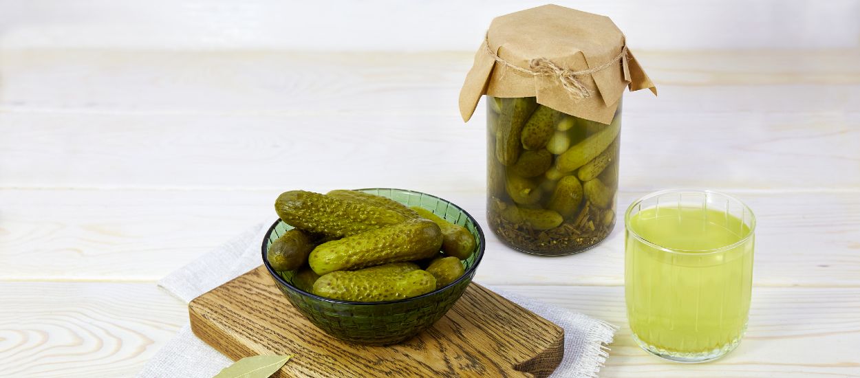 Voilà pourquoi vous ne devez plus jeter le jus des cornichons - Cuisine  Actuelle