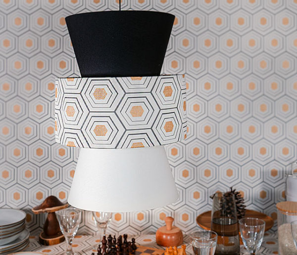 Comment fabriquer une lampe avec une chute de papier peint