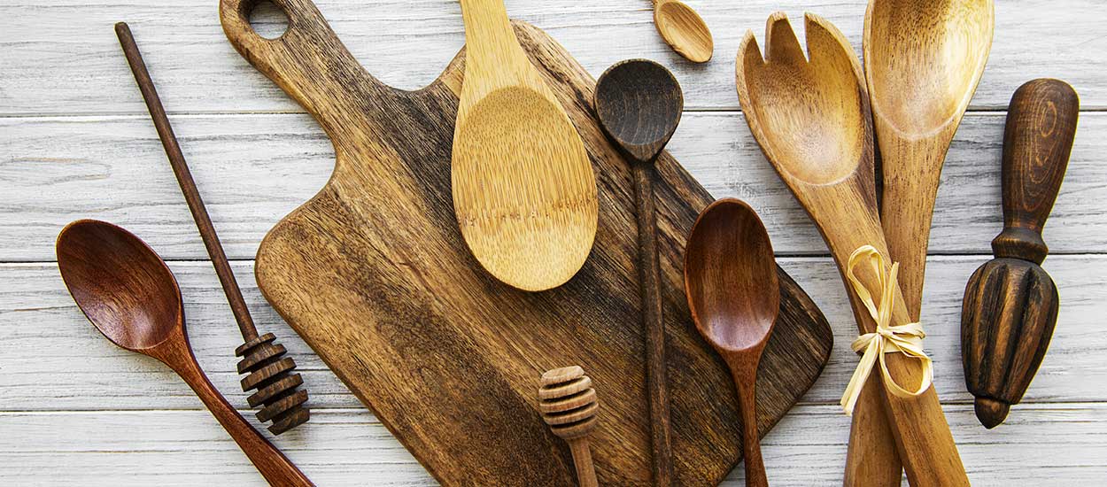 Ménage écolo : comment nettoyer ustensiles de cuisine en bois et planches à découper ?