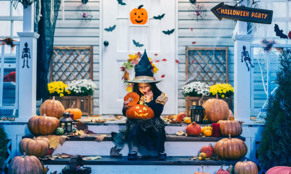 Pourquoi les enfants réclament-ils des bonbons chez leurs voisins pour Halloween ?