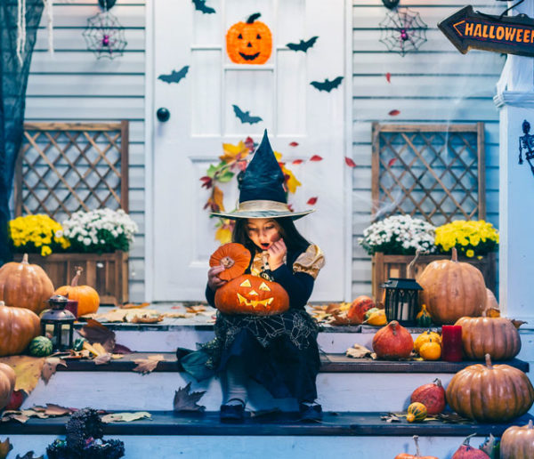 Pourquoi les enfants réclament-ils des bonbons chez leurs voisins pour Halloween ?