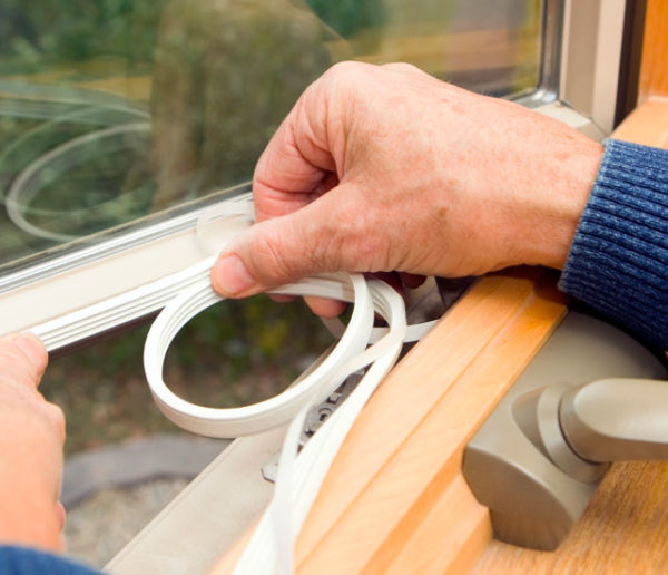 3 astuces pour isoler ses fenêtres du froid sans les remplacer