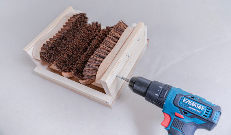 Brosse à Bottes Avec Grattoir Notrax - Noir 30,5 X 38,1 Cm