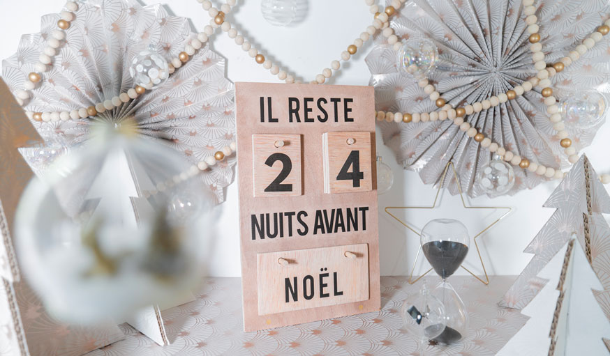 Avec ce panneau calendrier : Chaque jour avant Noël un cadeau à gagner !