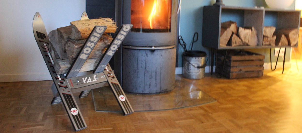 Tuto : Réalisez un range-bûches original avec des vieux skis