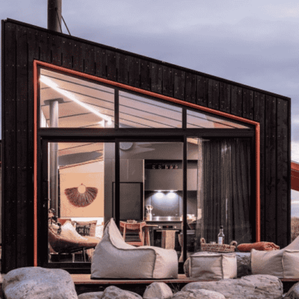 Cette mini-maison hors réseau offre une perspective incroyable sur la nature