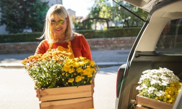 Cette fleuriste donne ses invendus aux personnes âgées et isolées afin d'égayer leur quotidien