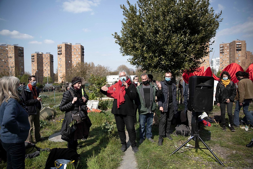 Des jardiniers militent pour la sauvegarde des jardins ouvriers d'Aubervilliers