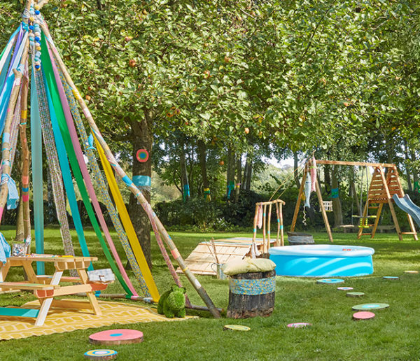 Tuto : Fabriquez un tipi grandeur nature pour pique-niquer avec les enfants