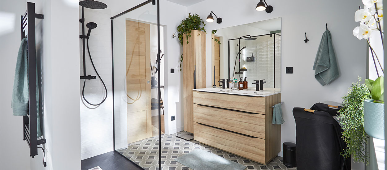 Nos inspirations pour une salle de bains indémodable et ultra pratique