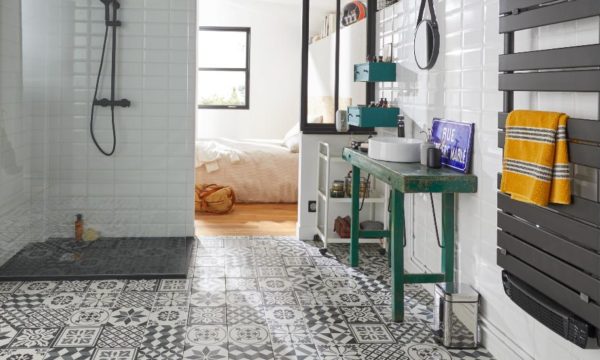 Meuble vasque récup' et baignoire à pattes de lion : 7 inspirations pour une salle de bains vintage