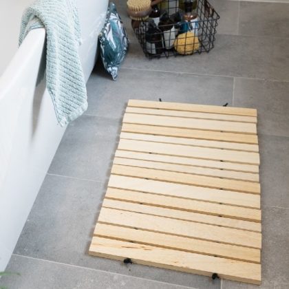 Tuto : Réalisez un beau caillebotis en bois pour votre salle de bains
