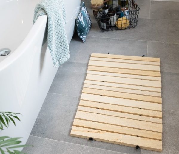 Tuto : Réalisez un beau caillebotis en bois pour votre salle de bains