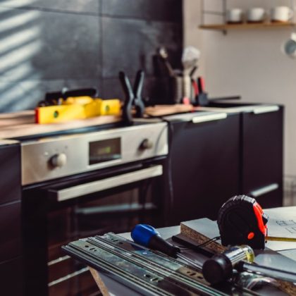 Comment aménager une cuisine provisoire pendant un chantier ?