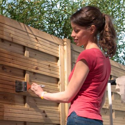 Lasure, saturateur ou peinture : comment protéger et décorer vos boiseries extérieures ?