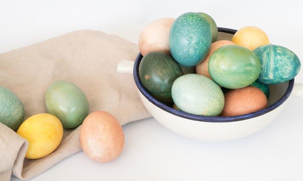 Comment peindre des œufs de Pâques avec des colorants maison ?