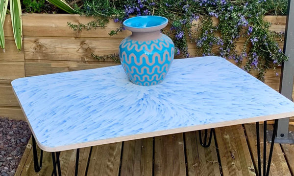 Décorez votre intérieur avec un meuble recyclé en bouchons de bouteille !