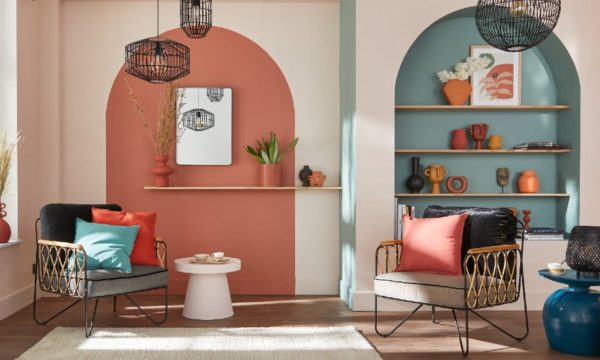 Tendance : 7 idées pour adopter une déco rétro toute en rondeurs dans votre salon