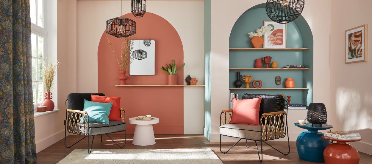 Tendance : 7 idées pour adopter une déco rétro toute en rondeurs dans votre salon