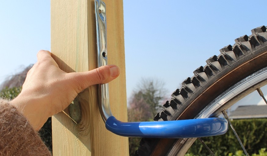 Comment fabriquer un support mural en bois pour mieux ranger les vélos - La  Voix du Nord