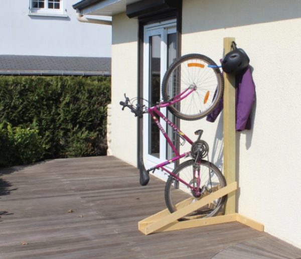Tuto : Fabriquez un range-vélo vertical spécial petits espaces