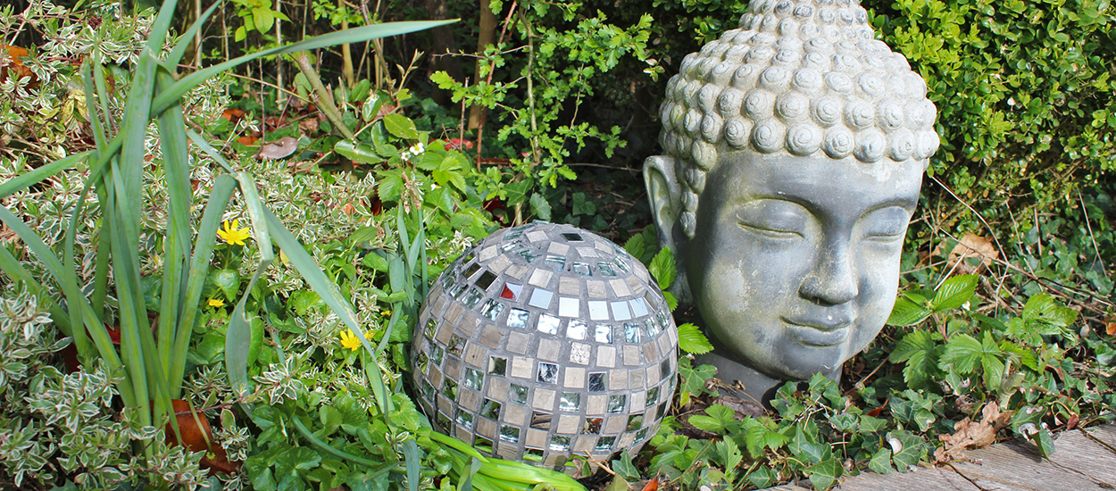 Comment réaliser une boule décorative en mosaïque ?