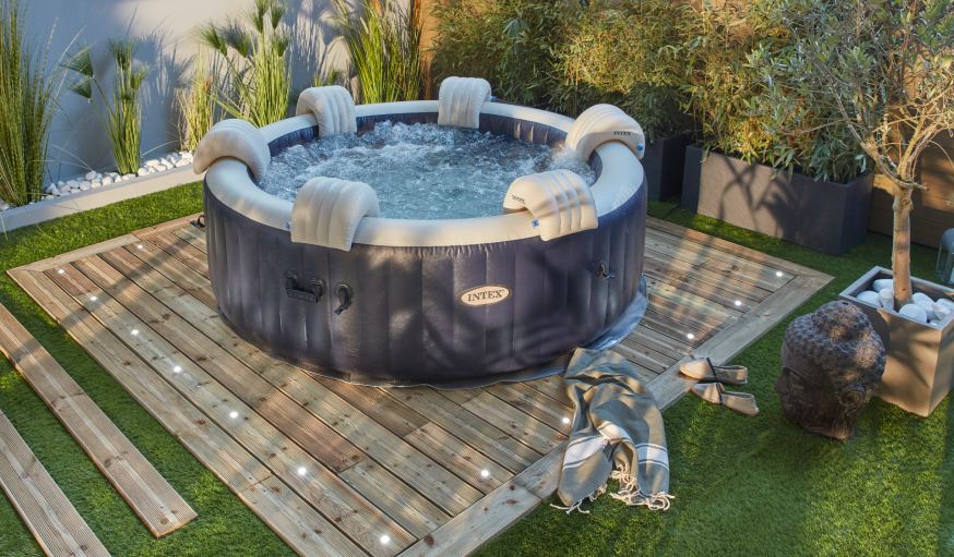 Tout savoir pour poser un spa gonflable sur une terrasse