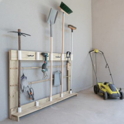 Tuto : Fabriquez un rack pratique pour vos outils de jardinage