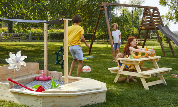 12 idées de jeux pour enfants à installer dans son jardin en fonction de leur âge
