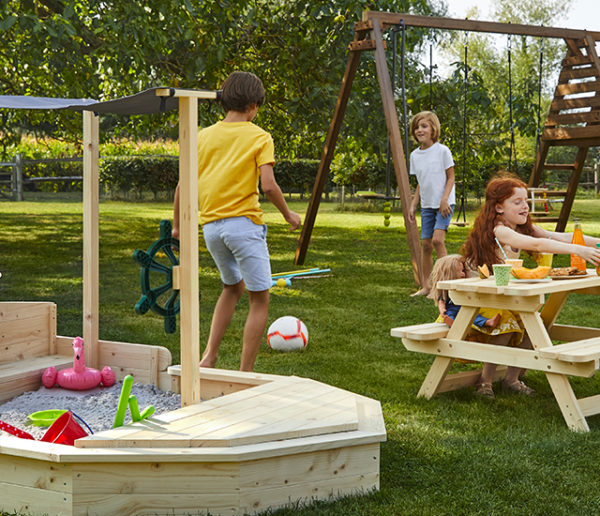 12 idées de jeux pour enfants à installer dans son jardin en fonction de leur âge