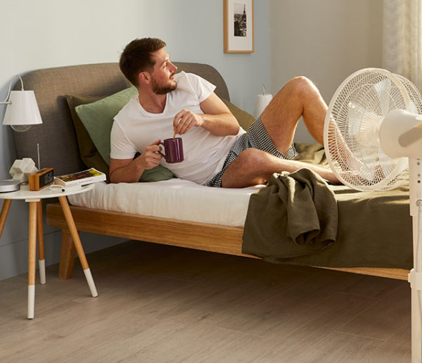 Nouvelle astuce pour rafraîchir vos pièces avec un ventilateur
