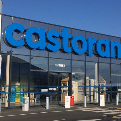Relampage LED, lumières éteintes, toits peints en blanc... Chez Castorama, les magasins aussi se mettent aux éco-gestes