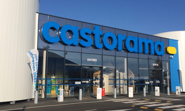 Relampage LED, lumières éteintes, toits peints en blanc... Chez Castorama, les magasins aussi se mettent aux éco-gestes