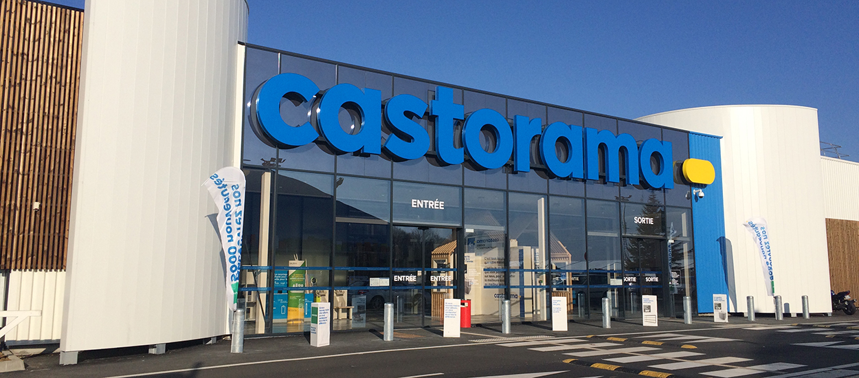 Relampage LED, lumières éteintes, toits peints en blanc... Chez Castorama, les magasins aussi se mettent aux éco-gestes