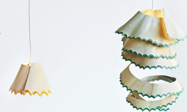 Une designer japonaise a conçu une lampe à partir de copeaux de crayon