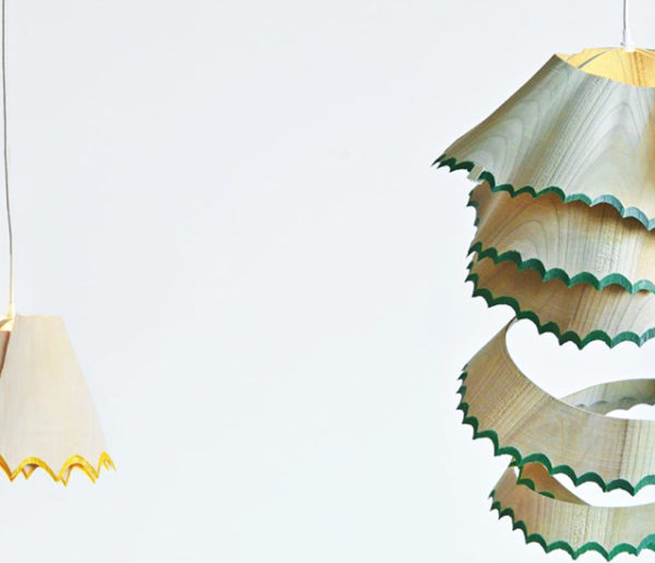 Une designer japonaise a conçu une lampe à partir de copeaux de crayon