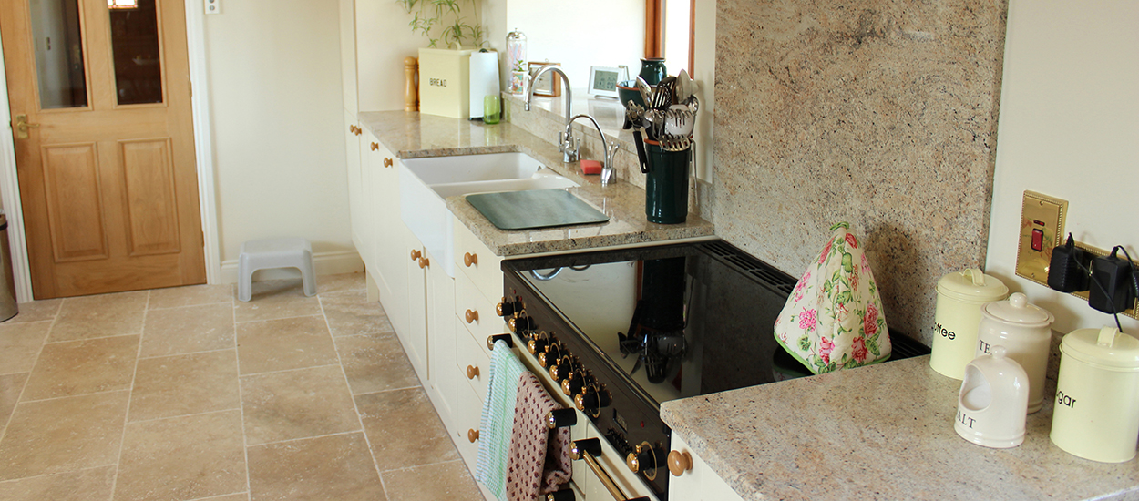 7 inspirations déco pour adopter le travertin dans son intérieur