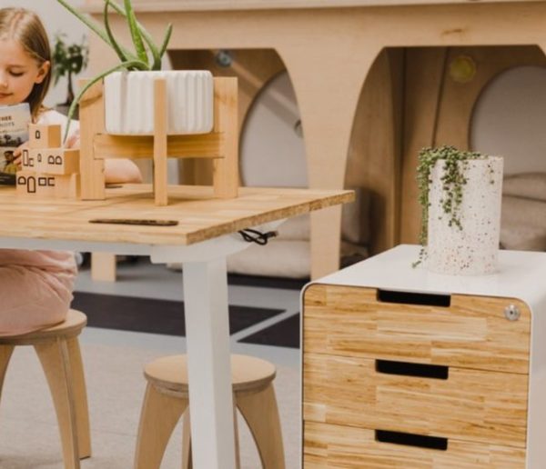 Cette entreprise transforme les baguettes chinoises utilisées dans les restaurants en meubles