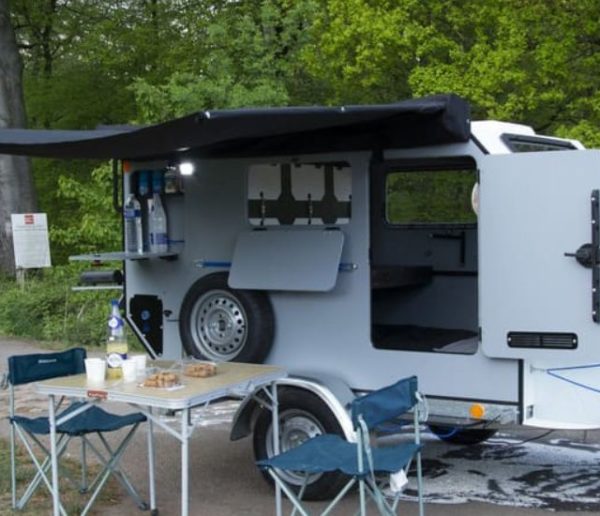 La TinyVroum, une mini-caravane toute équipée et modulable pour parcourir les routes de France