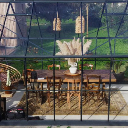 20 inspirations pour s'aménager un joli jardin d'hiver dans une serre