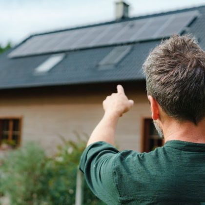 Partager ou financer l'énergie solaire entre voisins, une tendance qui prend son essor partout en France