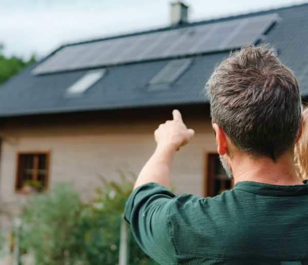 Pourquoi partager ou financer l'énergie solaire entre voisins ?