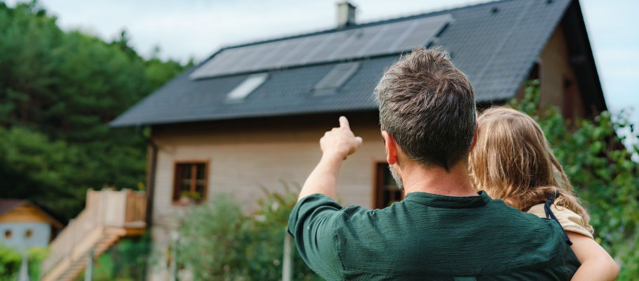 Partager ou financer l'énergie solaire entre voisins, une tendance qui prend son essor partout en France