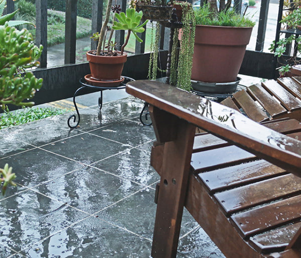 Comment récupérer l'eau de pluie facilement sur votre balcon ?