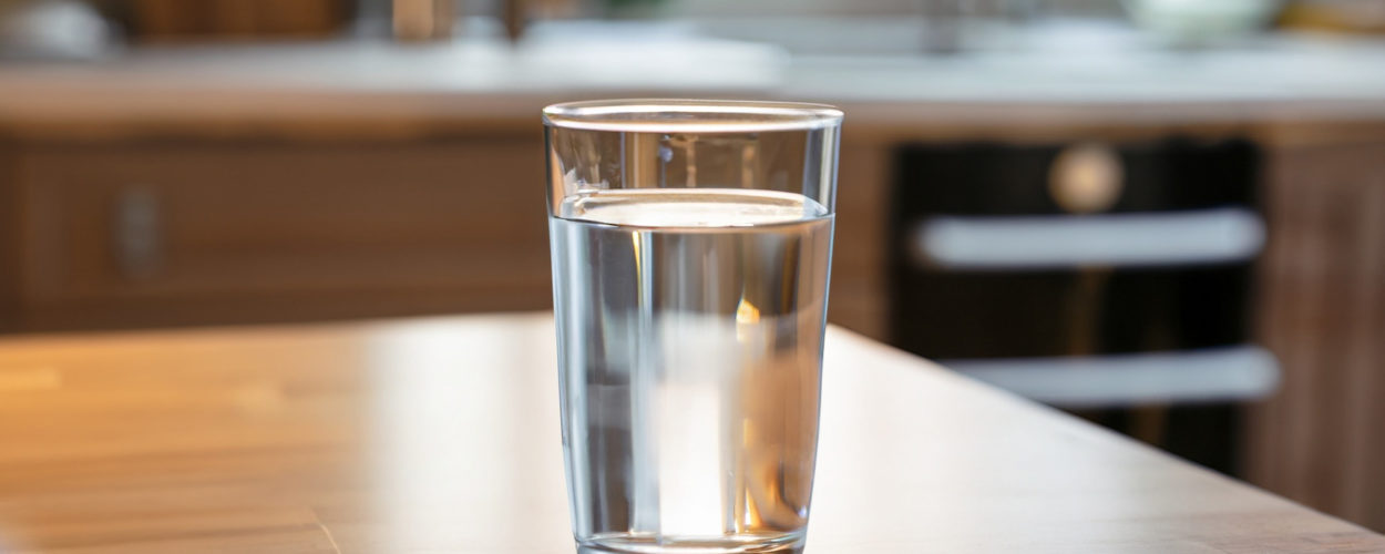 Eau calcaire, dure ou qui a mauvais goût ? Voici comment améliorer la qualité de votre eau