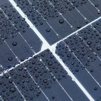 Des panneaux solaires qui marchent sous la pluie, une nouvelle source d'énergie renouvelable ?