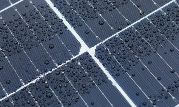 Des panneaux solaires qui marchent sous la pluie, une nouvelle source d'énergie renouvelable ?