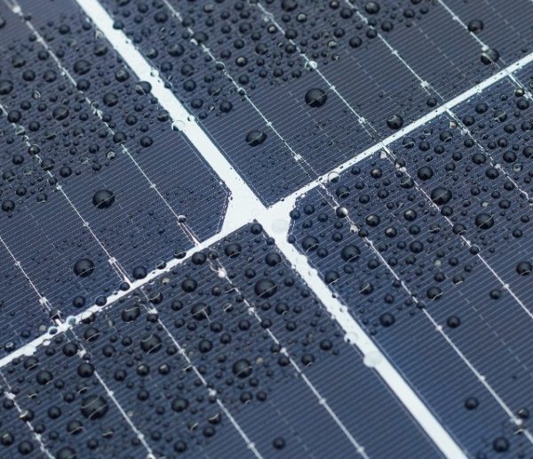 Des panneaux solaires qui marchent sous la pluie, une nouvelle source d'énergie renouvelable ?