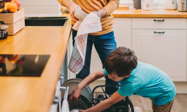 L'astuce infaillible pour ne plus essuyer votre vaisselle après chaque lavage